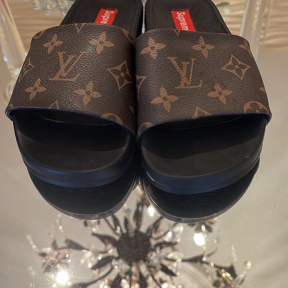 Supreme Louis Vuitton Slides - Picture 3 of 4